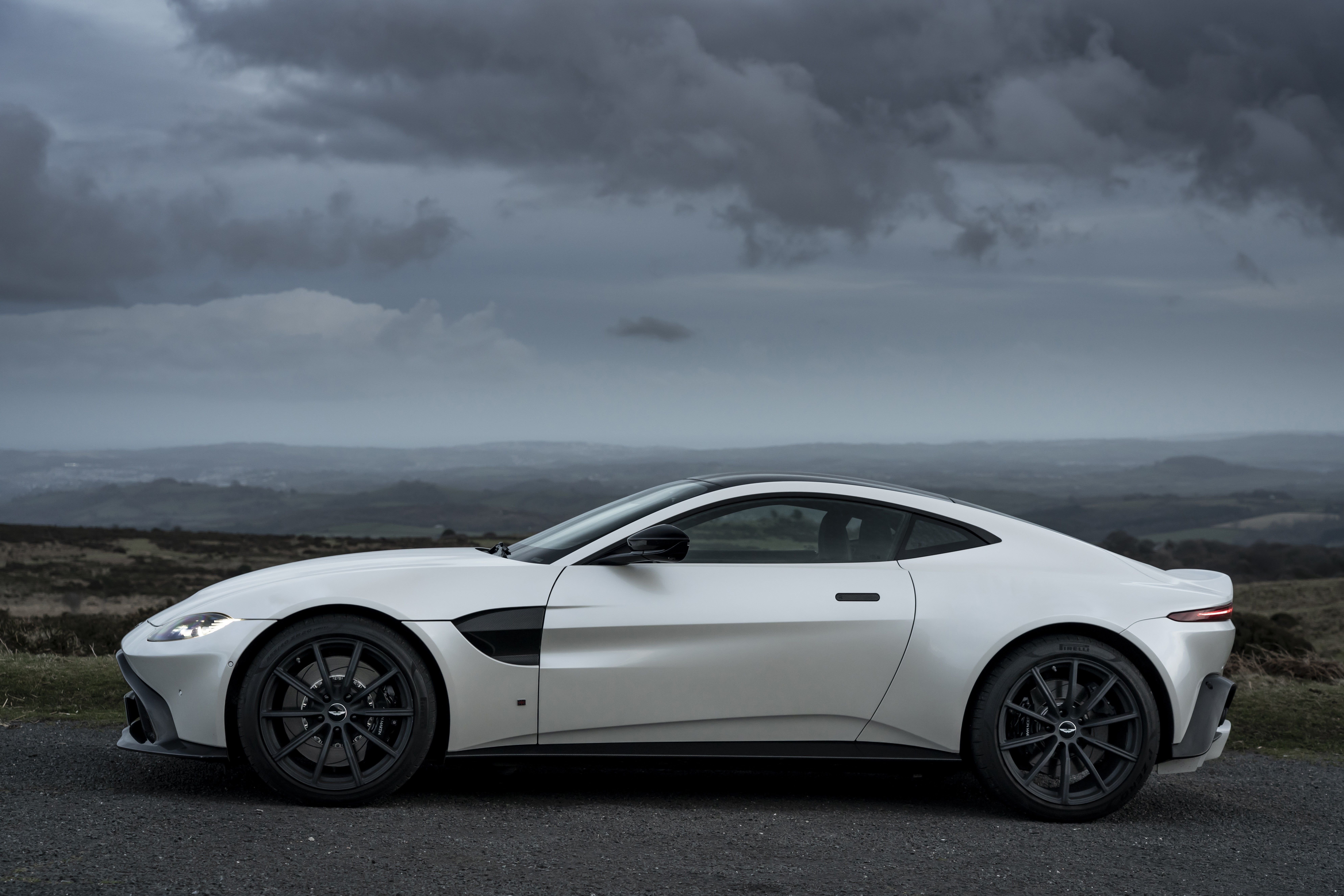 Aston Martin Vantage Review | heycar